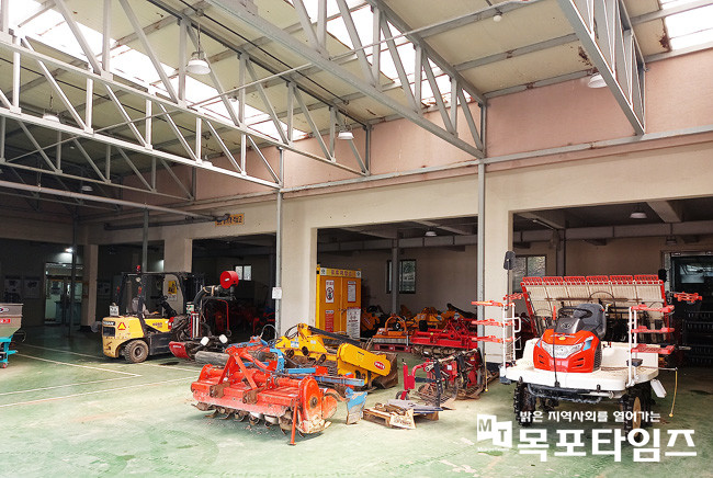 여수시 봄 농번기철 휴일에도 농기계 임대사업을 운영한다.