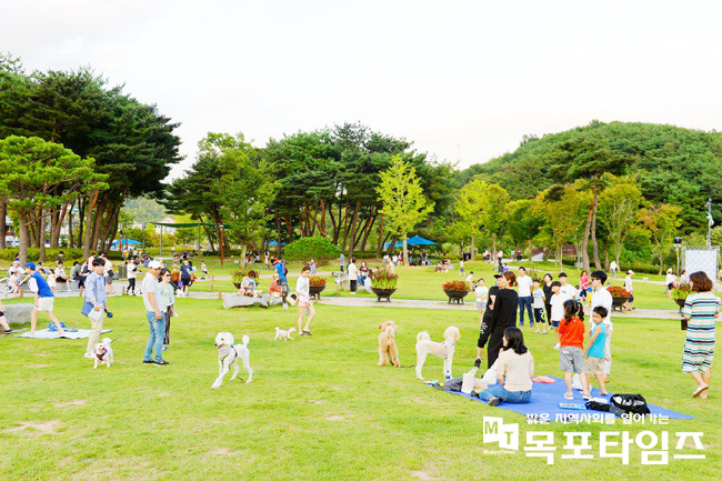 순천 조례호수공원, 반려견 산책 코스로 각광받고있다.