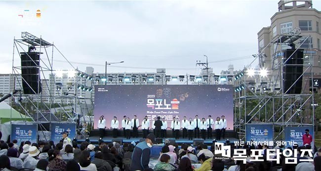 목포시 노을 드론라이트쇼, 공연·불꽃쇼 중심 성공 개최.